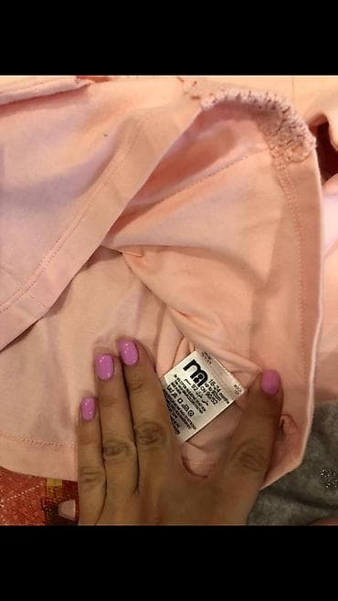 Avtokreslolar: Qız uşağı üçün geyim dəsti Tərkib: - 1 ədəd boz rəngli kapüşonlu — 5