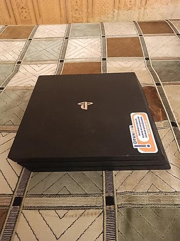 playstation 4: Sony PlayStation 4 Pro oyun konsolu və DualShock 4 simsiz idarəetmə — 3