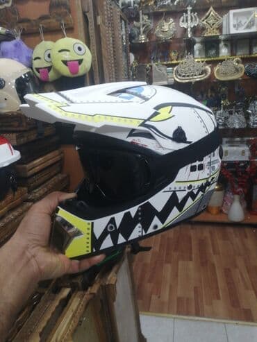 Aş qazanı: 1 ci şəkildəki Moto kaska 29-azn 2 ci və 3cü şəkildəki Moto kaskalar — 5