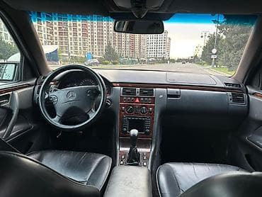 w210 stoplar: Mercedes-Benz E-Class W210 sedan - Kuzov: 4 qapılı sedan, qara rəng - — 4