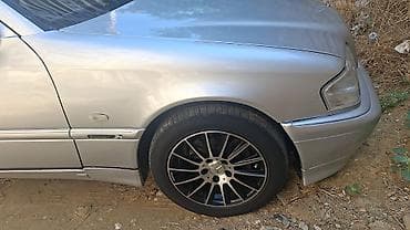 opel c: Mercedes-Benz C-Class: 1.8 l | 1998 il Sedan — 3