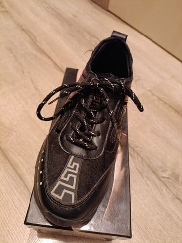 Səndəl və şəp-şüplər: Qara rəngli unisex idman ayaqqabısı - Stil: qalın altlıqlı “chunky” — 1