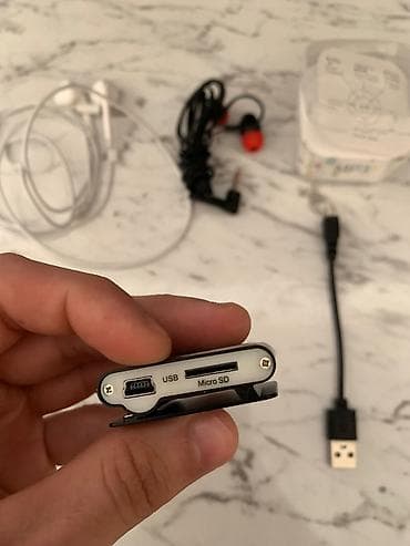ipod classic: Mp3 player sadece 3 gun istifade olunub. Qutusu, nalusniki, adaptir — 6