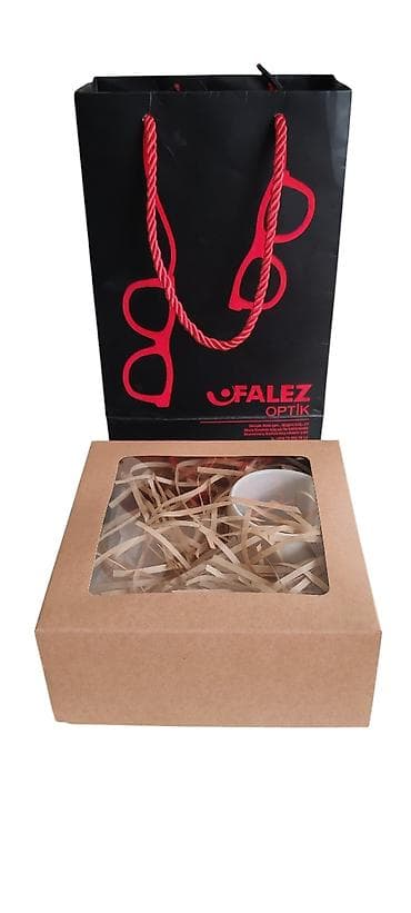 Подарочная кофейная чашечка с блюдцем в своей коробочке и