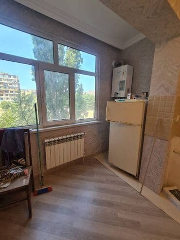 9 ci mikrorayon satilan evler: Bakı, 3 otaqlı, Köhnə tikili, m. Xalqlar Dostluğu, 82 kv. m — 10