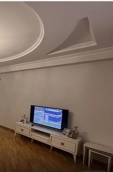 divan taxt: Tv altlıgı cox ideal vəziyyətdədir.Kilim mebelden alınıb.köç səbəbiylə — 1