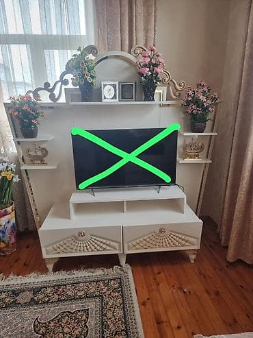 Yeni kimidi.TV stendi və vitrinli dekorativ divar modulu - Rəng: ağ