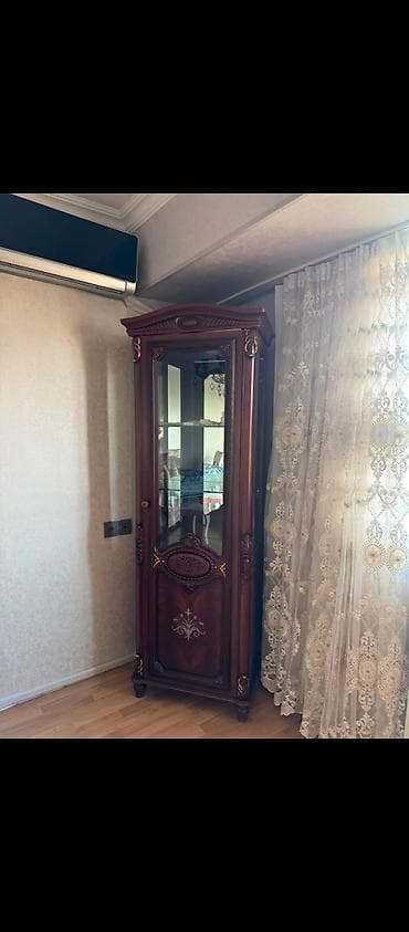 bufet: 077 613 12 74 Klassik üslubda vitrin şkafı Zərif dizayna malik — 1