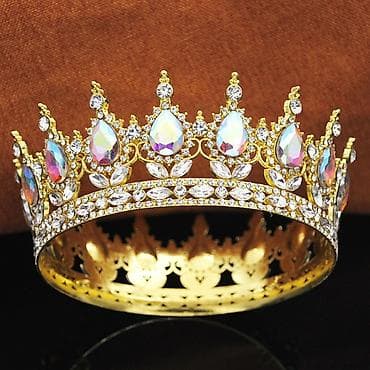 Yenidir. Tort ve ya sac duzumleri ucun Tac. Rengi qizilidi. pariltisi lalafo.az -da Yenidir. Tort ve ya sac duzumleri ucun Tac. Rengi qizilidi. pariltisi