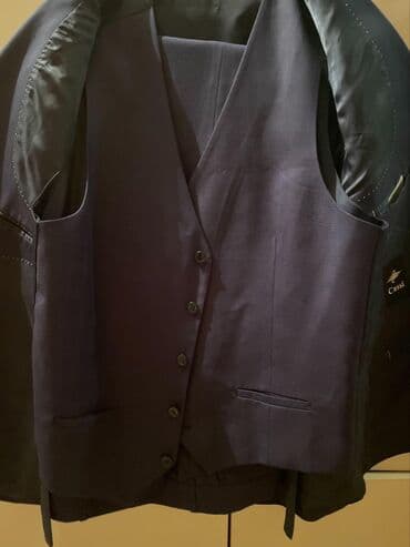 kişi ucun klassik qara kostyum: Kişi kostyumu satilir, 1 defe geyilib nişana, üçlü dəstdir, jileti — 2
