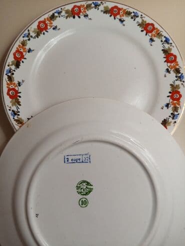 ikinci el ıran peci: Sovet dövrünə aid qədim farfor qablar dəsti. Tərkibi: - 2 ədəd desert — 7