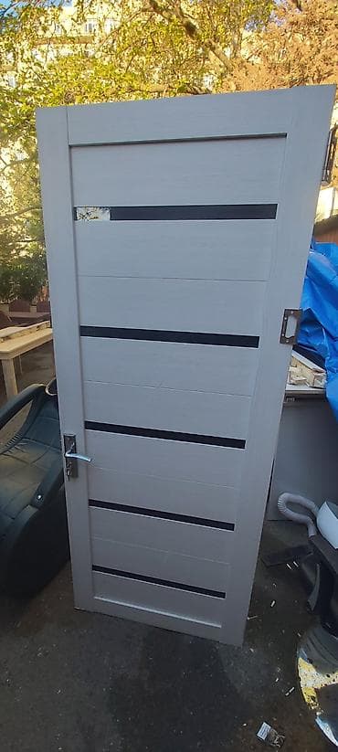 Ağ rəngli interyer qapısı əla vəziyyətdədi Real müştəri olsa endirim