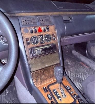 arxa baqaj: Mercedes-Benz E 240: 2.4 l | 2000 il Sedan — 4