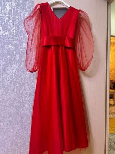 qadın şalvar: 1) Cins gödəkçə 30azn 2) Çəhrayı ziyafət donu 40azn 3) Bej ziyafət — 5