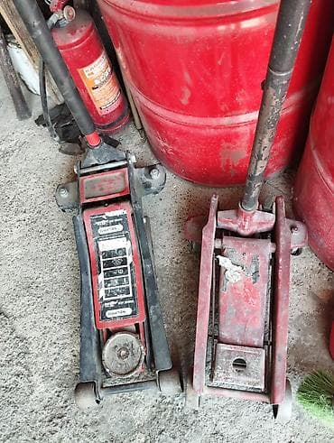 Avto-servis avadanlıqları dəsti Tərkib: - 2 ədəd hidravlik floor jack