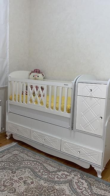 Aymila brendinin funksional uşaq beşiyi - Rəng: ağ, klassik naxışlı