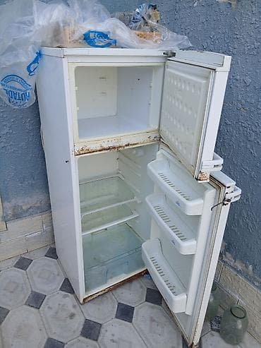 vesta soyuducu: Bir kameralı məişət soyuducusu, yuxarıda ayrıca dondurucu bölməsi ilə — 1