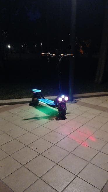Güclü elektrik skuter - İki iri ön LED proyektor farası və əlavə ağ — 2