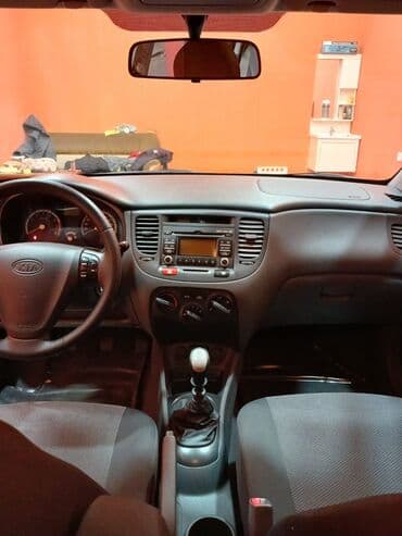 chevrolet cruze salon qiymeti: Kia Rio hatchback - Kuzov: 5 qapılı hatchback, gümüşü rəng - Mühərrik — 4