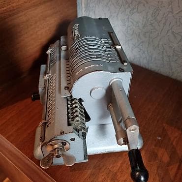 Qədimi hesablayıcı. İşləkdi. Əla vəziyyətdə — 2