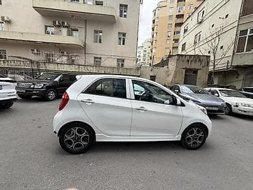 Avtomobil alışı: Rəsmi servis avtomobili. 2 ci sahib. Şəhərdaxili sürülüb. Vaxtı — 3