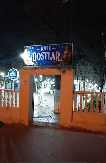 Kafe “Dostlar” – açıq havada geniş həyəti və rahat daxili zalı olan