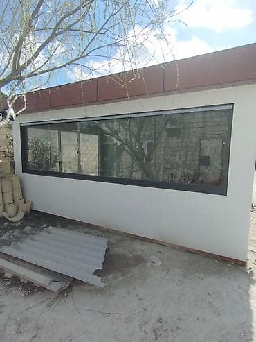 mağaza üçün konteyner: Alüminium kompozit panel və böyük şüşə vitrinlərlə yığılmış müasir — 5