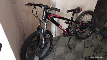 MTB velosiped – SHIFT (qara/çəhrayı dizayn) Xüsusiyyətlər: - Gediş — 3