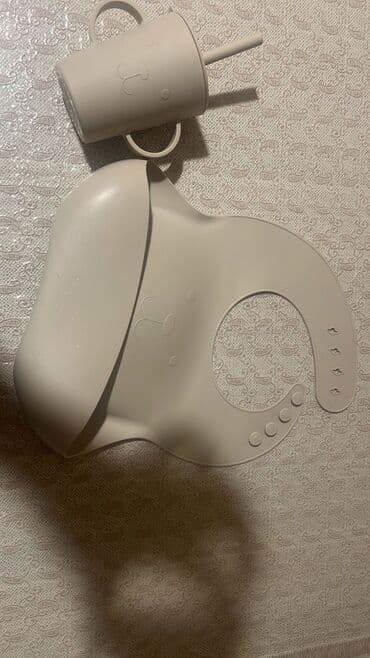 Məktəbli forması: Uşaq yemək dəsti – silikon önlük və iki qulaqlı silikon stəkan — 2