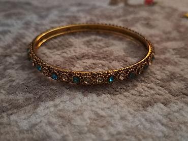 Qızılı rəngli zərif bilərzik - Material: metal əsas, qızılı tonlu — 1