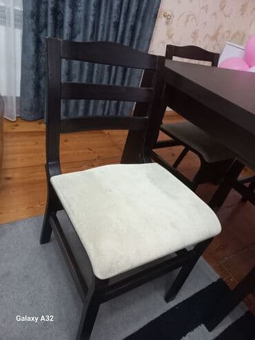 oturaca: Qonaq otağı üçün, Açılmayan, Dördbucaq masa, 6 stul — 2