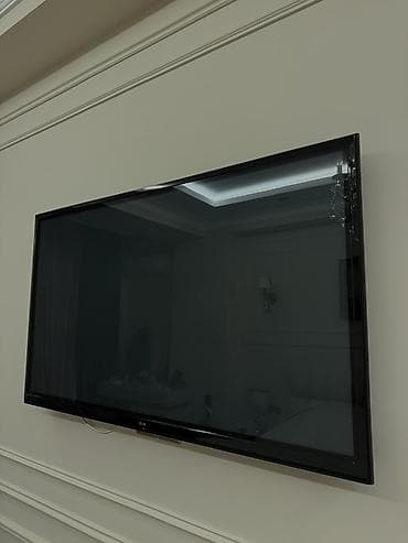 LG televizor – iri diaqonallı, nazik çərçivəli, divara quraşdırılmış