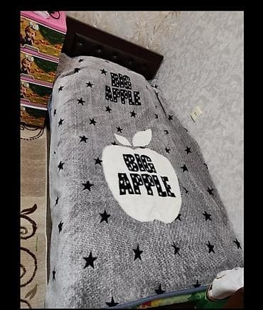 şifanerler: Tünd qəhvəyi rəngdə sürüşmə qapılı dolab yataq otaqları və ya kiçik — 2