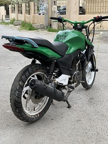 ucuz muraveyler: Motosiklet – küçə/naked üslubunda, yaşıl-qara rəng sxemi ilə. Texniki — 2