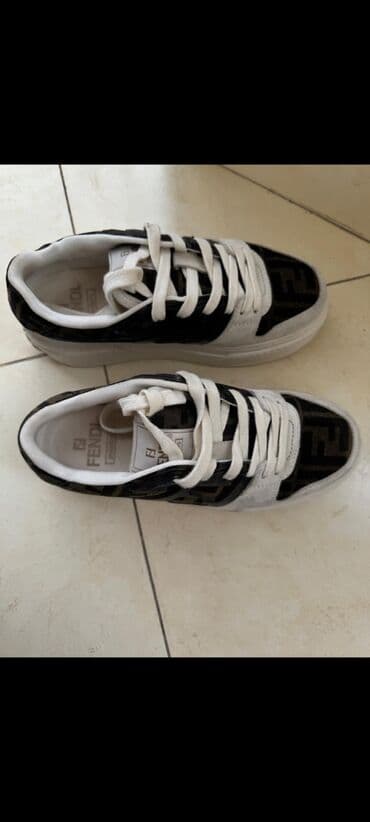 женские кеды сникерсы: Fendi kişi/kadın idman ayaqqabısı - Model: Fendi monoqramlı low-top — 2