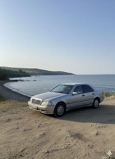 Mercedes-Benz C-Class: 2.2 l | 1996 il Sedan — 7
