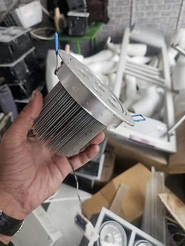 Divar kağızları, oboy: Daxili tavan üçün LED spot işıqlar və kvadrat tip proyektor kasetlər — 1