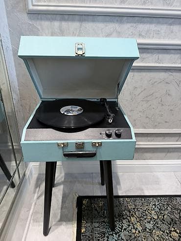Спорт и хобби: Vinil pleyer – retro dizaynlı, çamadan tipli model (açılıb‑bağlanan — 1
