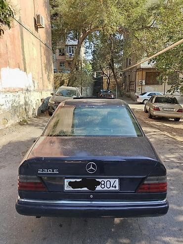 ravon 2: Mercedes-Benz E 230: 2.3 l | 1990 il Sedan — 3