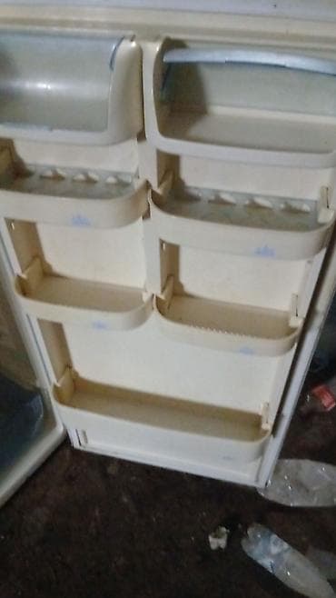 hitman 2: İki qapılı məişət soyuducusu - Üst hissədə dondurucu bölmə, alt — 3