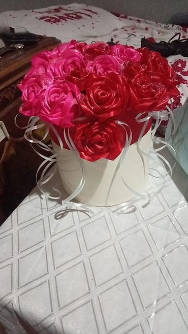 tebii gul sekilleri: Dekorativ gül kompozisiyası – qutuda - Şəkildəki kompozisiya parlaq — 1