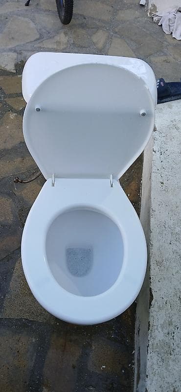 xalcalar islenmis: Ağ rəngli, kompakt ölçülü unitaz dəsti. - Material: keramika — 2