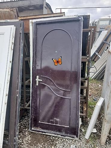 beton panel pilte: SAMİRƏ🦋 Seyf qapı satılır. Ölçüsü eni 90 sm.hündürlüyü 2.05 sm.qiyməti — 1