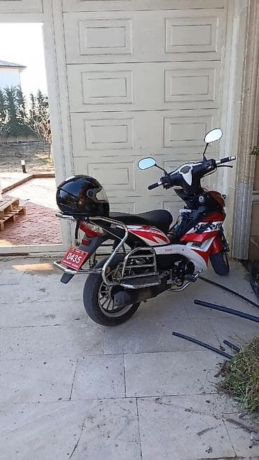 sam diskiler: Repsol dizaynlı skuter/moped Texniki və vizual xüsusiyyətlər: - — 4