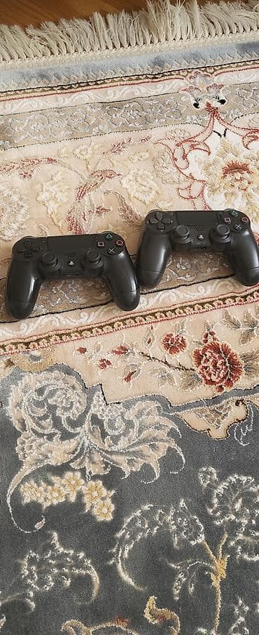 playstation 4 2 ci el: PS4 PlayStation 4 Əla vəziyətdə Üstündən üç disk Resident evil — 5