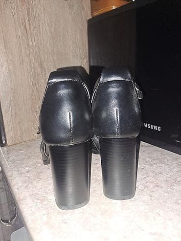 səndəl: Ayaq biləyi qayışlı, qara rəngli "Merlin" brendinə məxsus qadın — 2