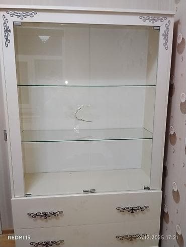 Витрины-шкафы: Стеклянная витрина-шкаф, Б/у, Самовывоз — 2