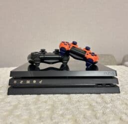 plastation 4 pro: PlayStation 4 Pro / PS4 Pro + 8 ədəd oyun Yaddaş - 1 TB DualShock 4 - — 2