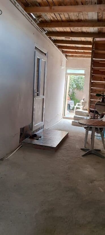 hökməlidə: Hökməli arkasından keçdikdə 200 metr yuxarıda 2 mərtəbəli ev satılır — 20