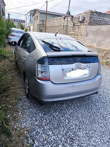 Продажа авто: Toyota Prius, gümüşü rəng, 5 qapılı hibrid hetçbek. Texniki — 2
